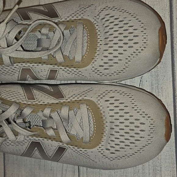 New Balance Women's Fresh Foam Arishi Running Shoes Gray/White/Tan Size 7.5 - Picture 6 of 12